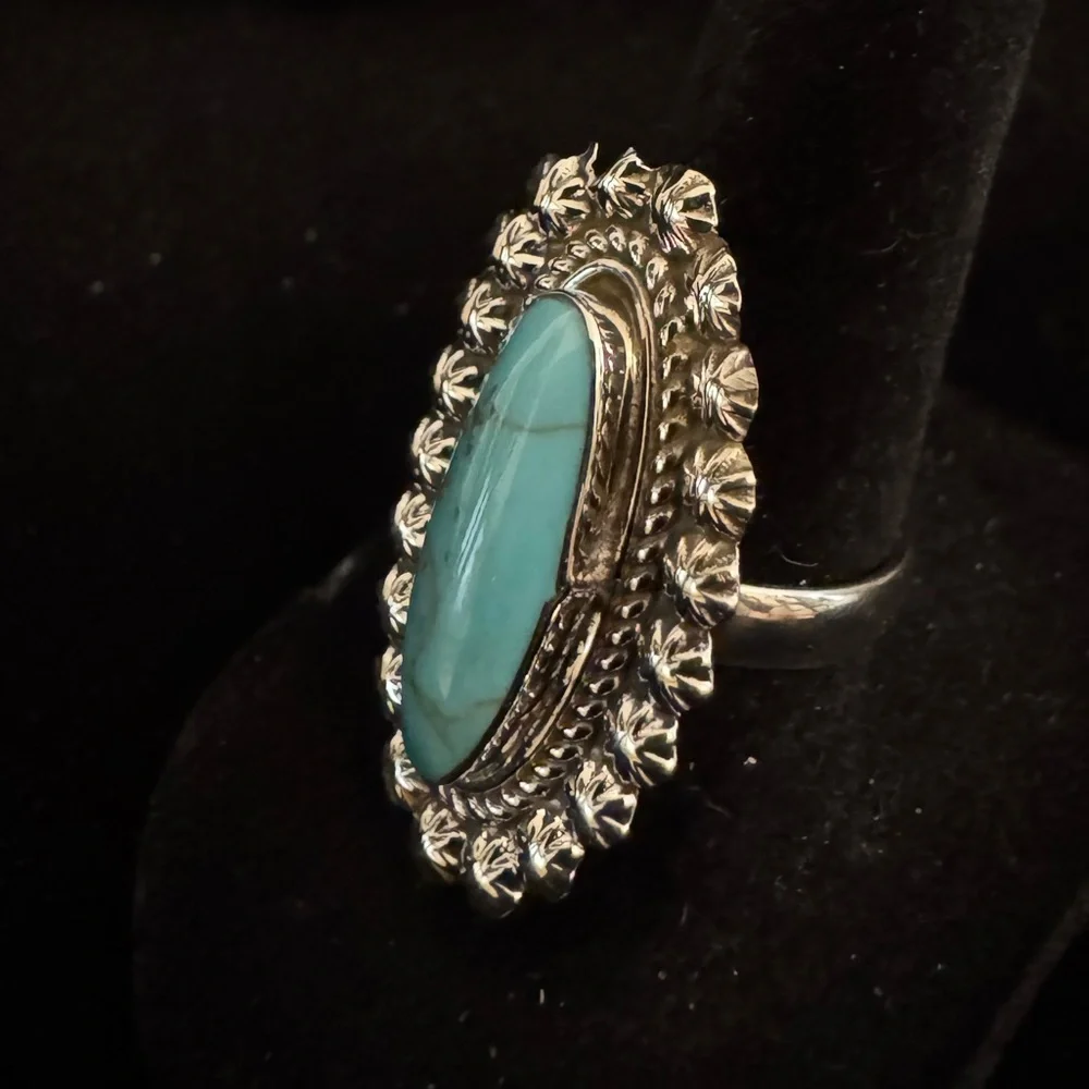 Sterling Silver and genuine kingman Turquoise Oval‎ ring
